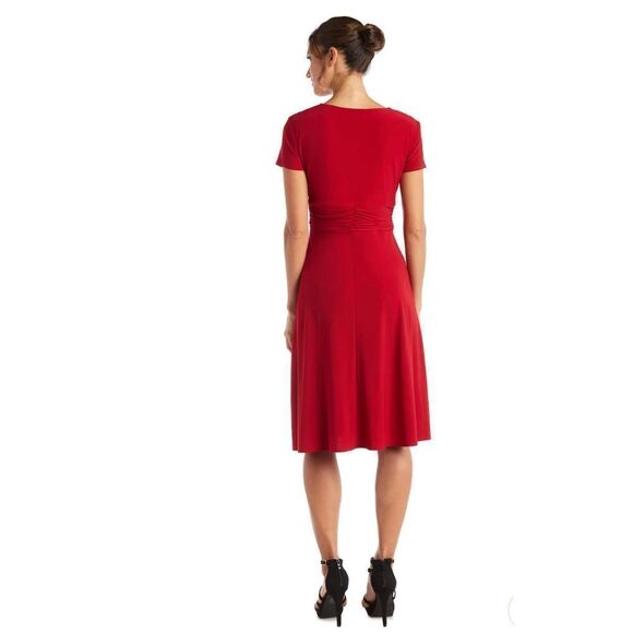 R&M Richards|Scarlet Faux Wrap Dress with Waist Embellishment Red Size 4P NEW wi - Picture 3 of 9